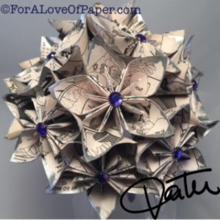 Paper flower bouquet made from manga